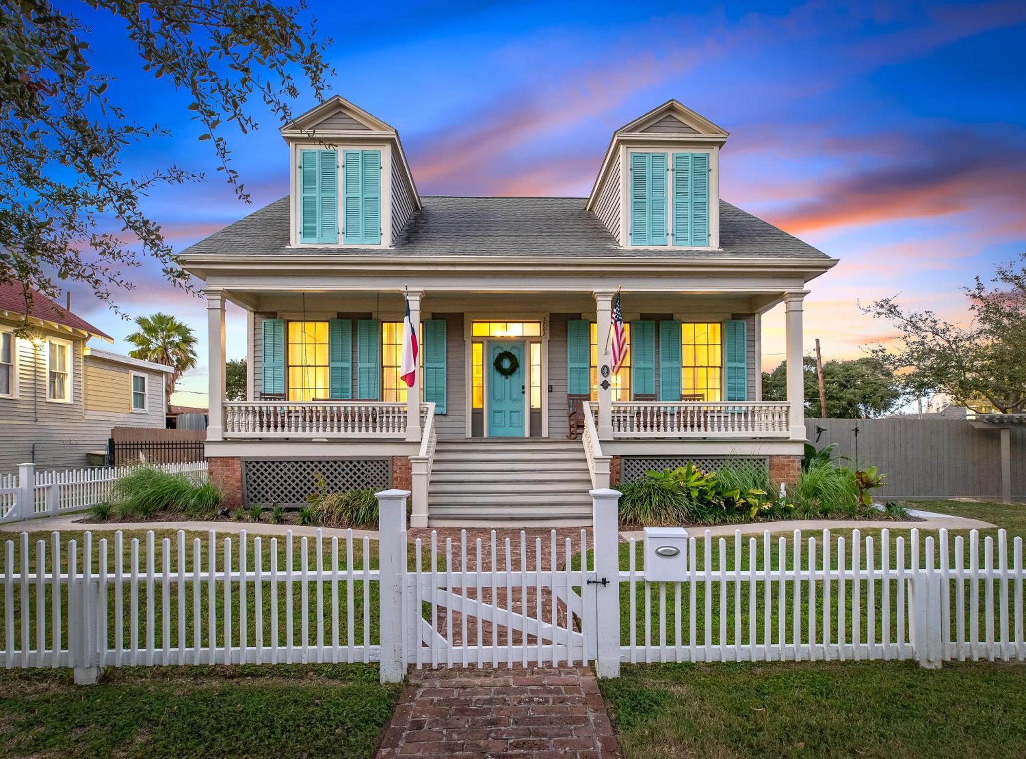 Historic 1871 Coastal Breeze With Heated Pool - Restoring Galveston Villa Luaran gambar