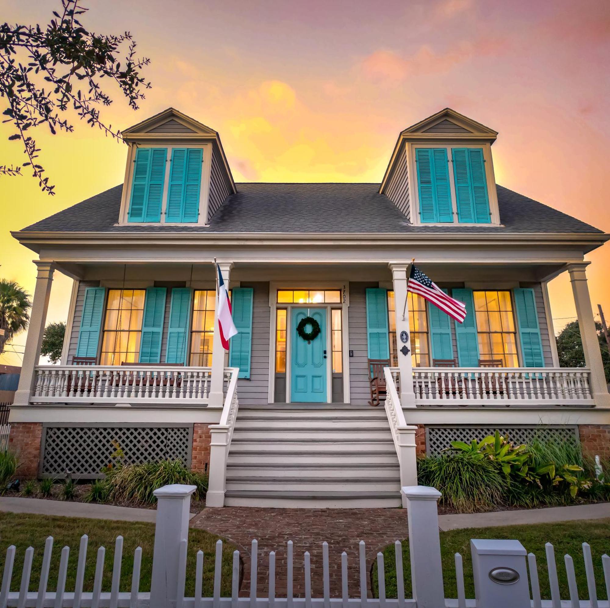 Historic 1871 Coastal Breeze With Heated Pool - Restoring Galveston Villa Luaran gambar