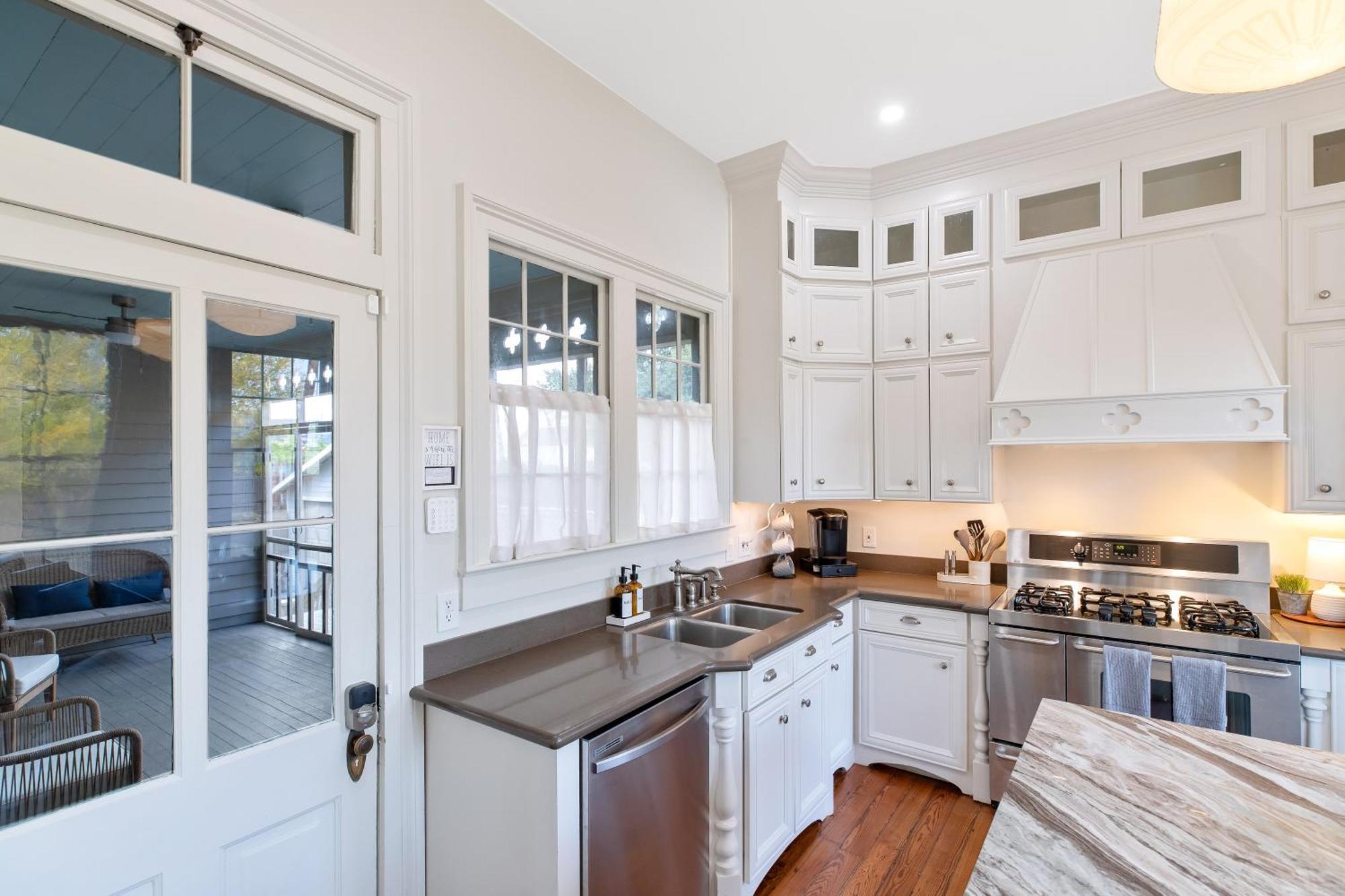 Historic 1871 Coastal Breeze With Heated Pool - Restoring Galveston Villa Luaran gambar