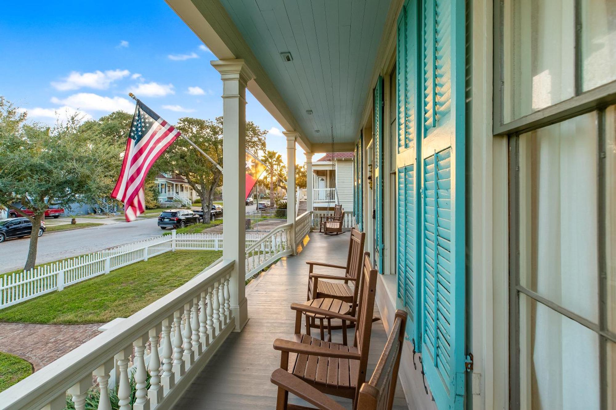 Historic 1871 Coastal Breeze With Heated Pool - Restoring Galveston Villa Luaran gambar